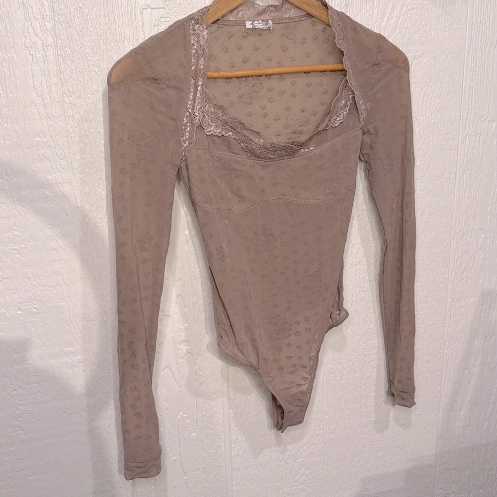 In the city bodysuit NWOT taupe/mauve‎
